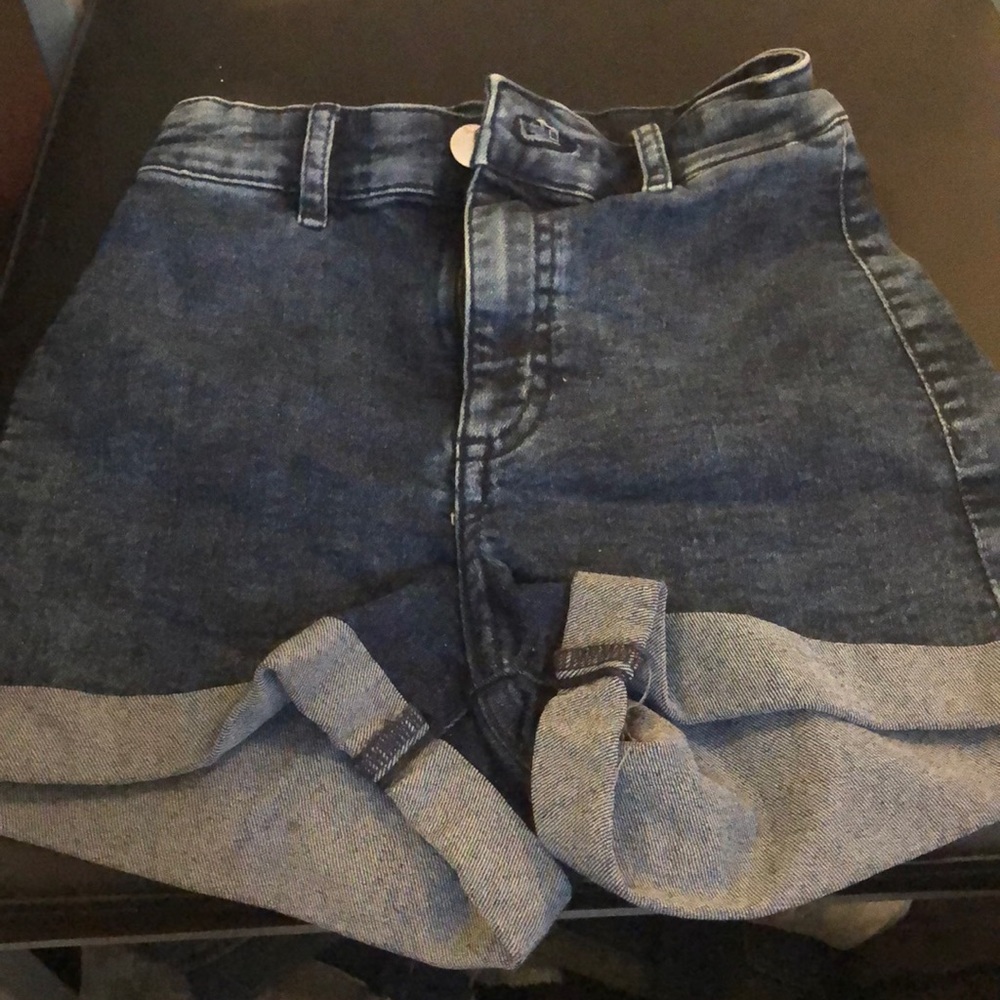 New with no tag. HM high waist shorts. Size 2